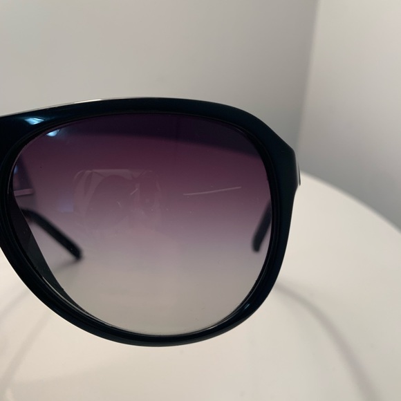 Dolce and Gabbana sunglasses - Picture 5 of 7